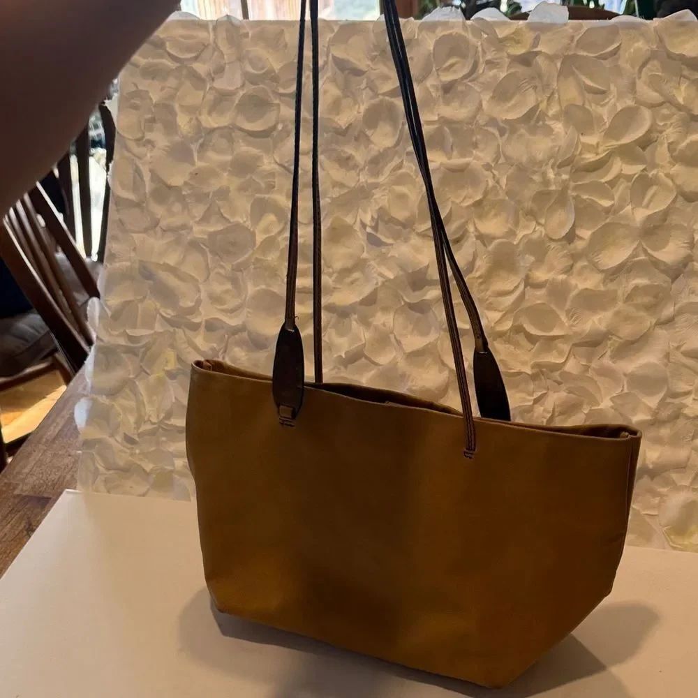 DKNY vintage Tan Leather Shoulder Bag - Picture 2 of 5